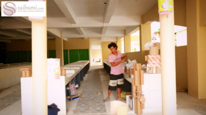 Pedagang Celengan ini Hias Pasar Smep Dengan Kerajinan Dari Kardus